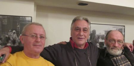 La sărbătoarea Ioanilor (Cafeneaua "La Muzeu"), împreună cu prietenii mei, poeţii Ion Mureşan şi Ioan Es Pop. Anul 2011